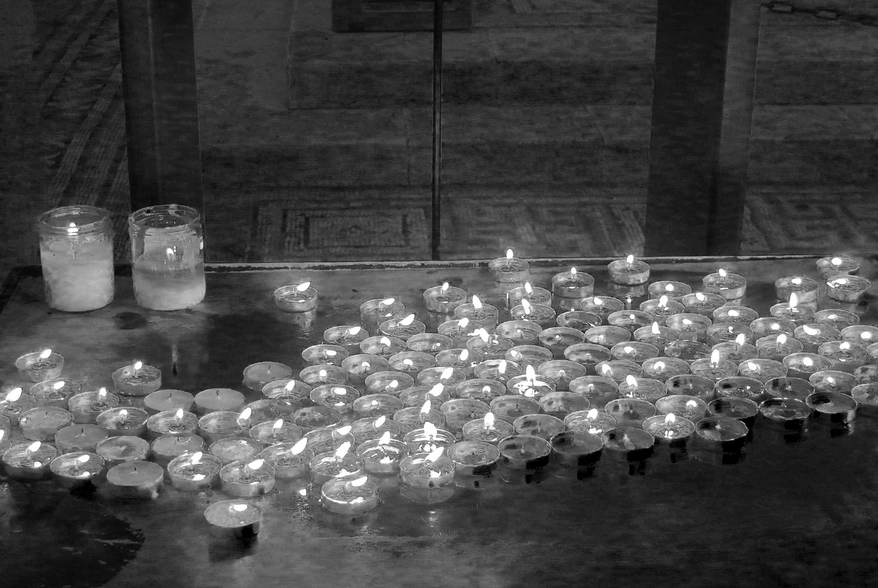 candles worship mourn free photo