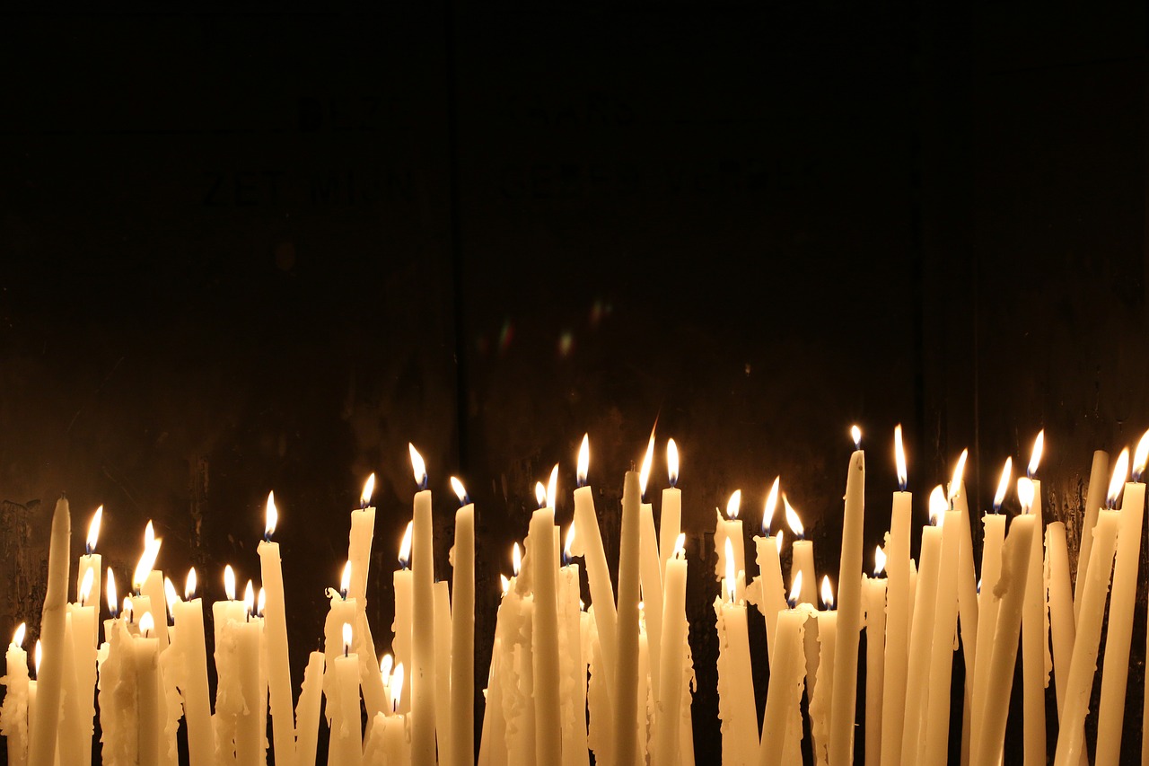 candles  pray  prayer free photo