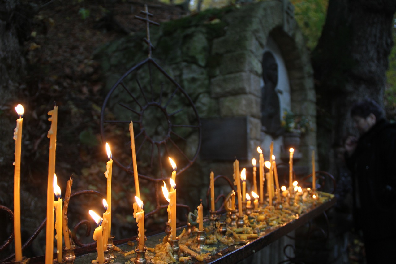 candles  prayer  vera free photo