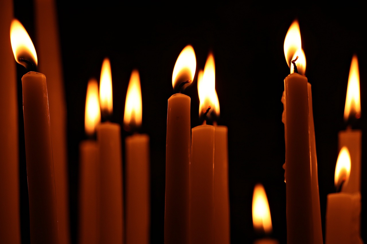 candles  pray  prayer free photo