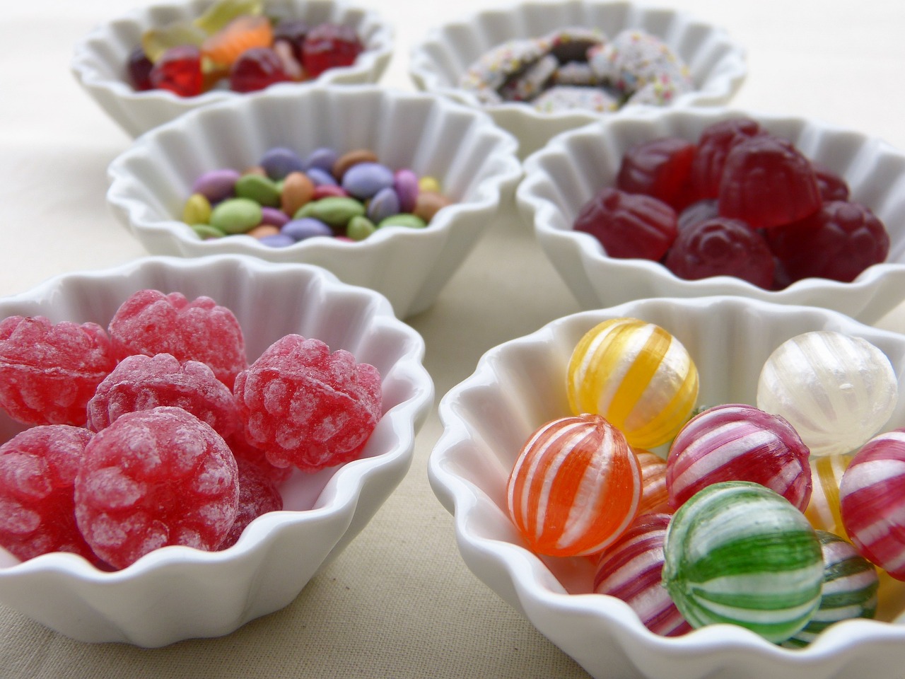 candy bowls gummibärchen free photo