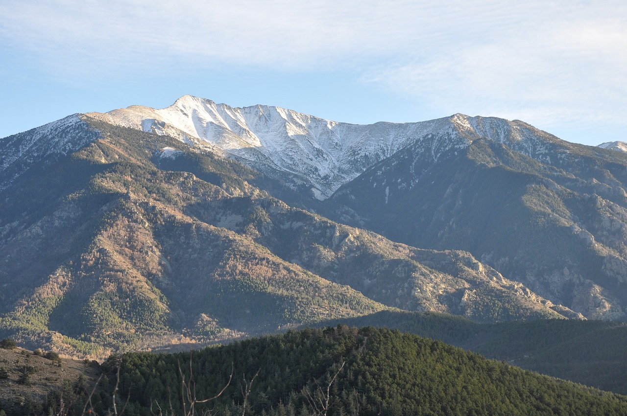 canigou pyrénées mountains free photo