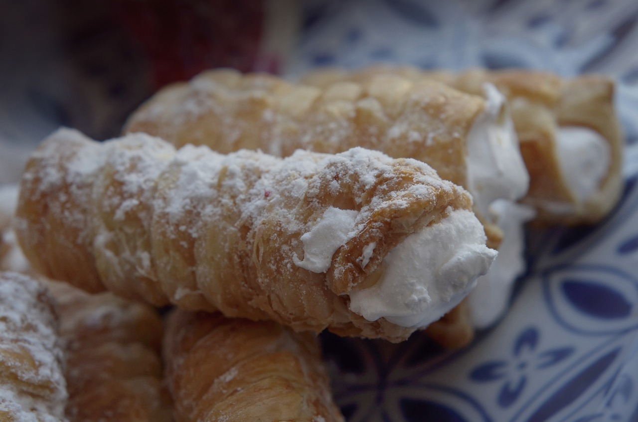 cannolis  dessert  sweetness free photo