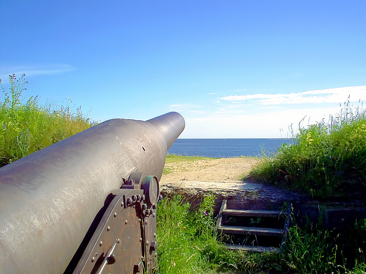 cannon sea horizon free photo