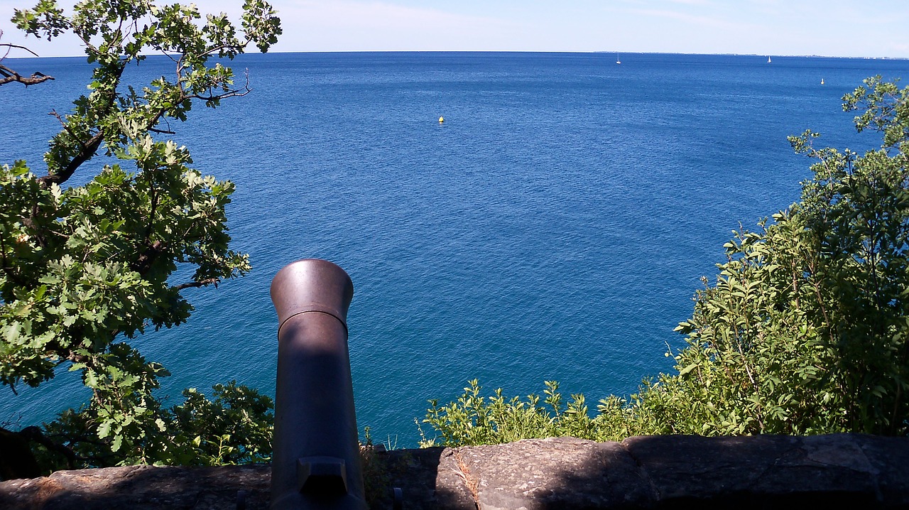 cannon medieval sea view free photo