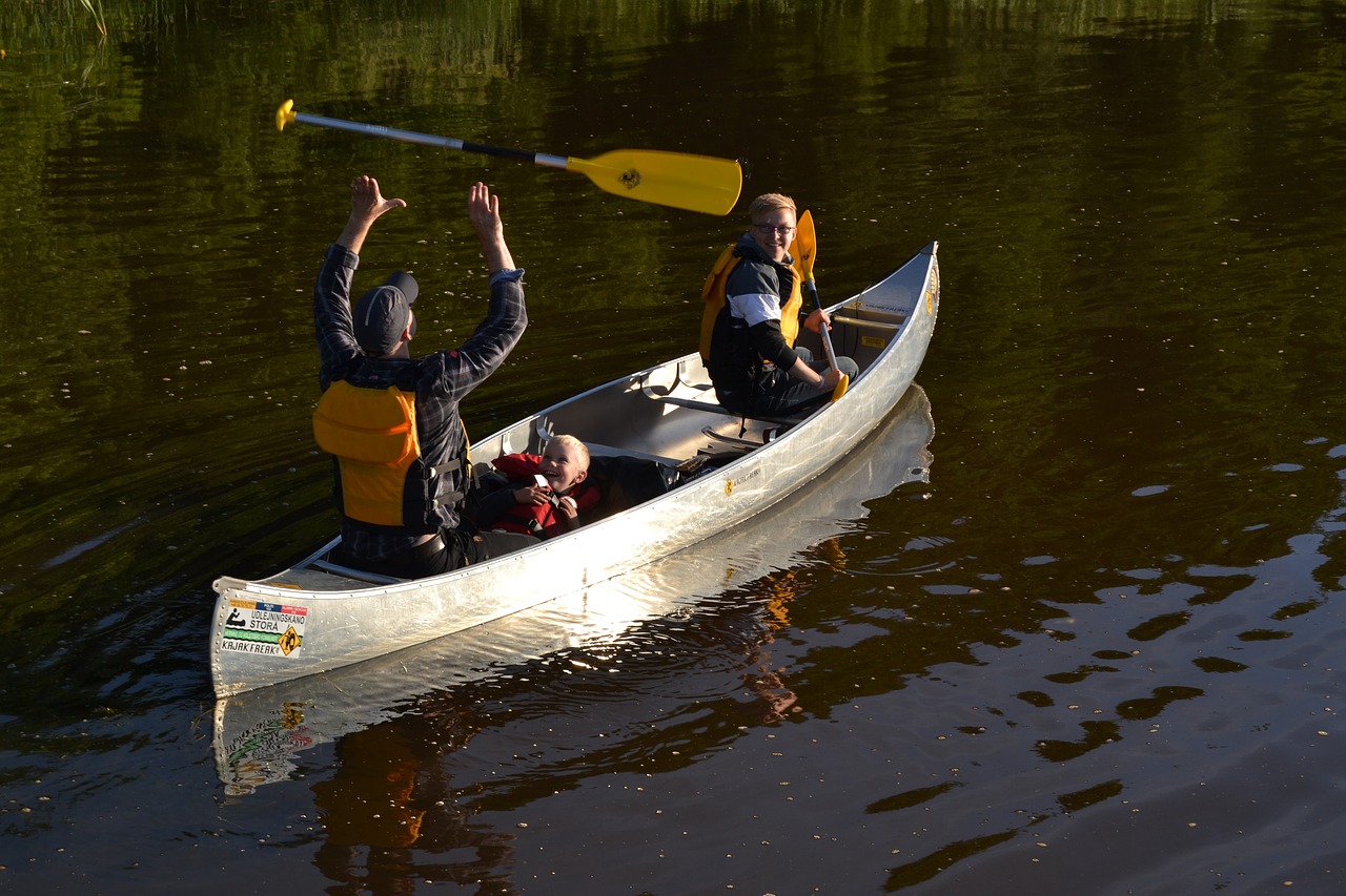 canoe  outdoor  activity free photo