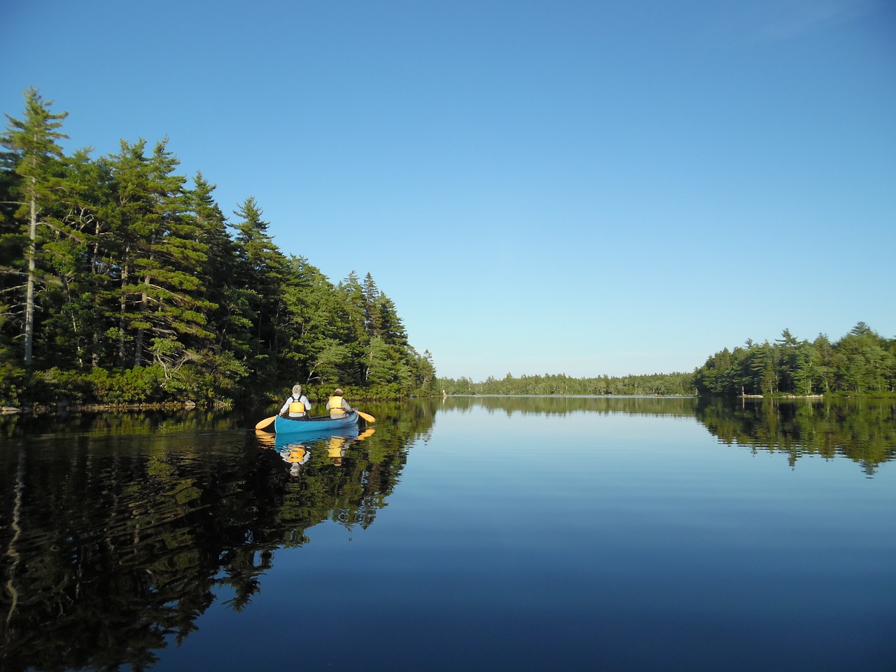 canoe chalet lake free photo