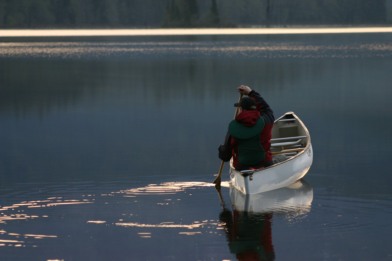 canoeing  lake  canoe free photo