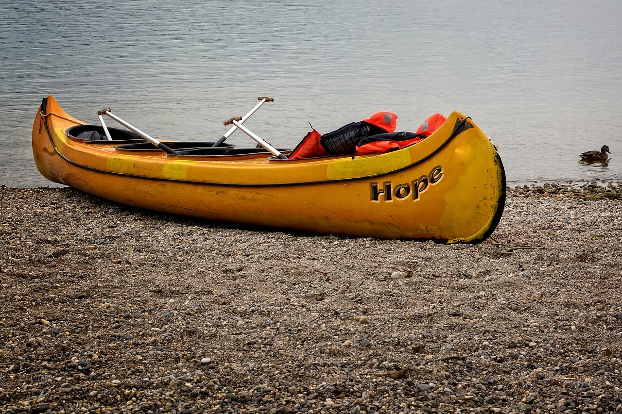 canoeing boot bank free photo