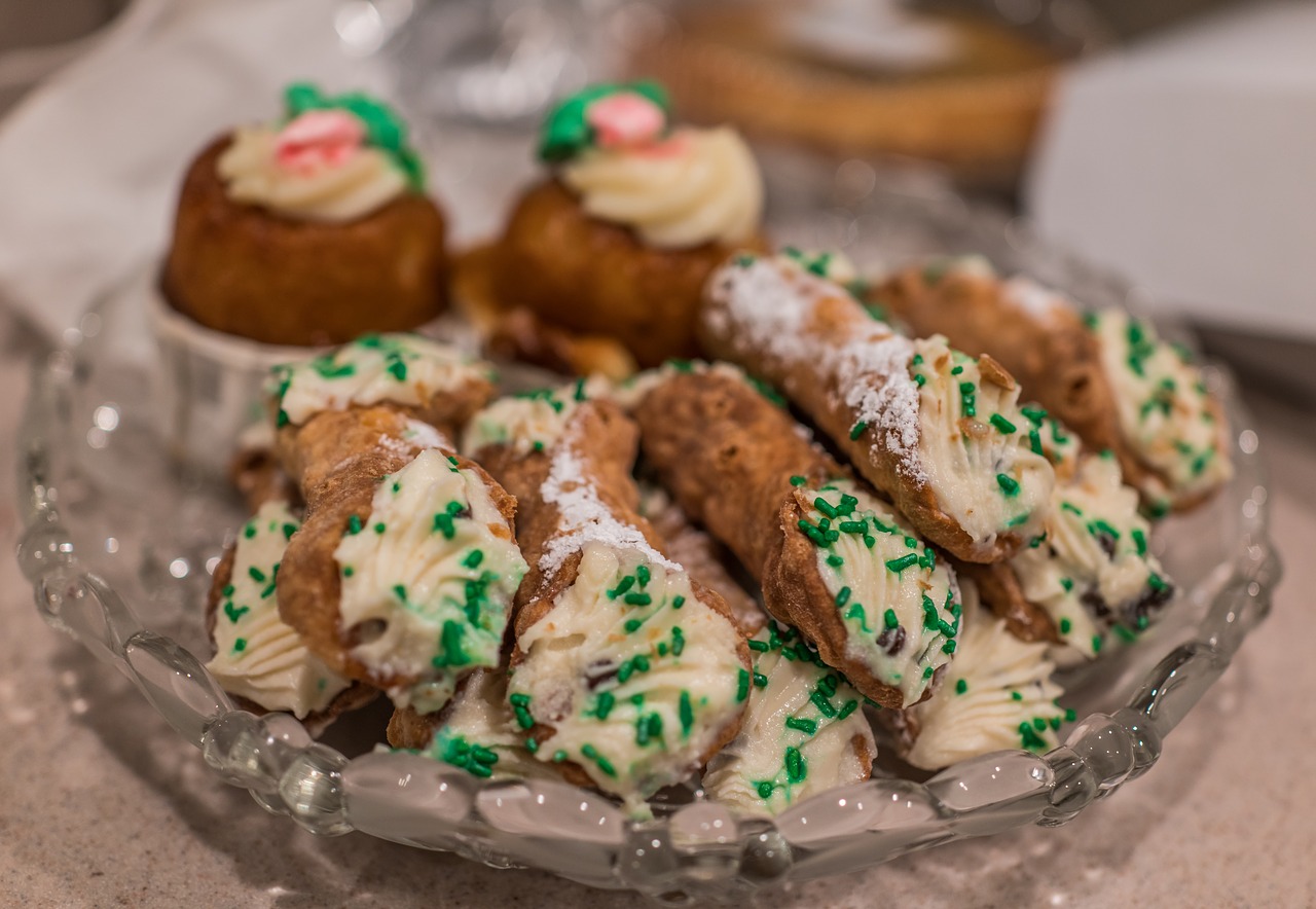 canolis  zeppoli  gourmet free photo