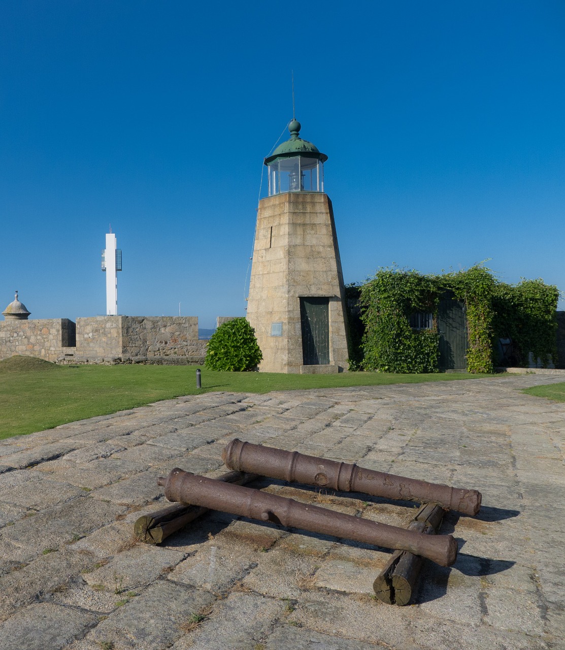 canon fortress lighthouse free photo