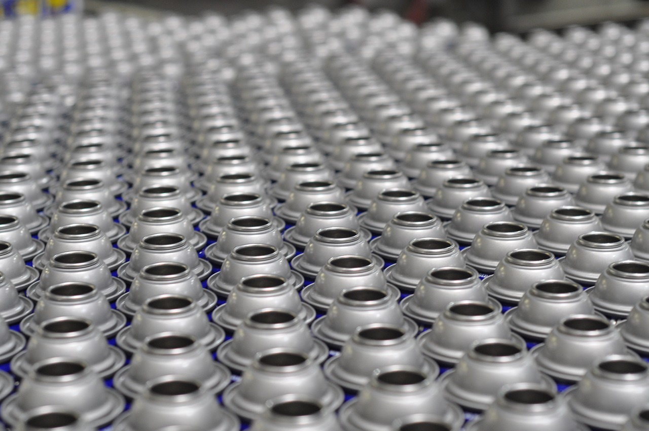 cans manufacturing business free photo