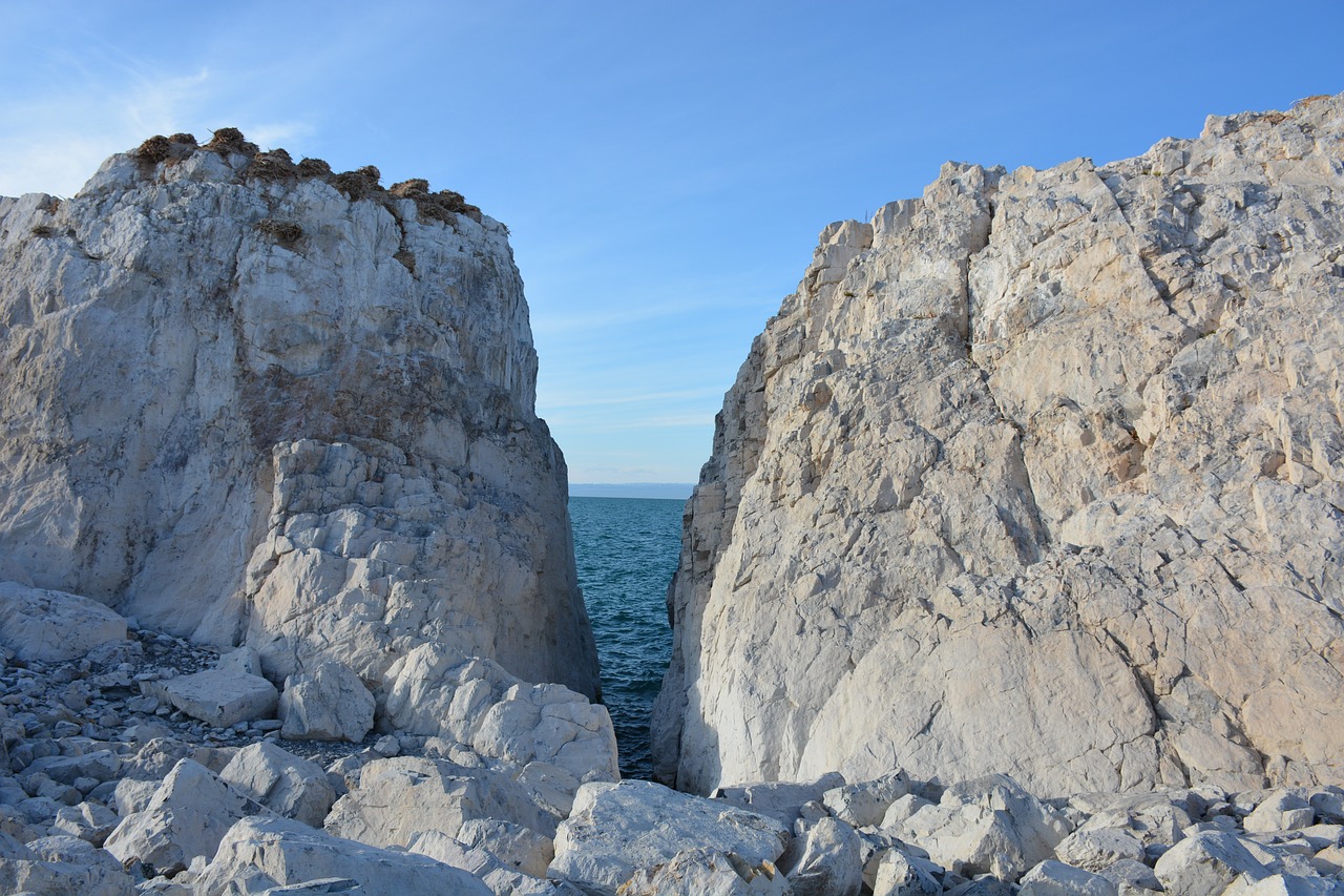 canyon  rock  lake free photo