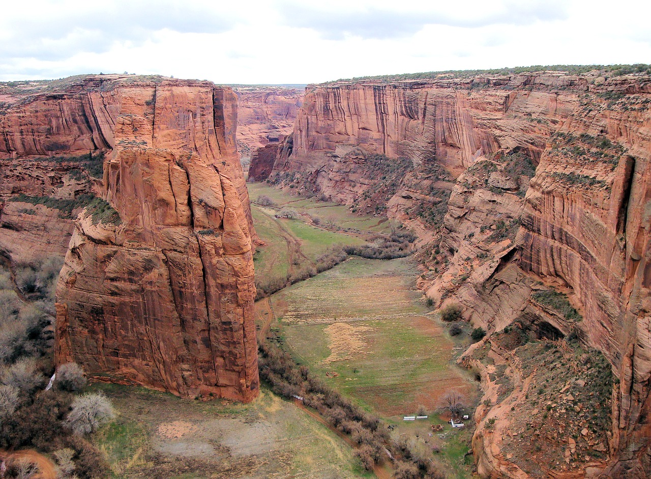 canyon de chelly rock formation national park free photo