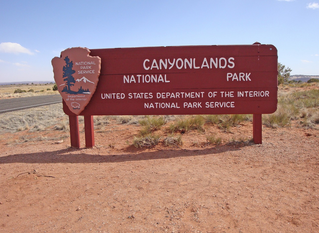 canyonlands national park canyon free photo