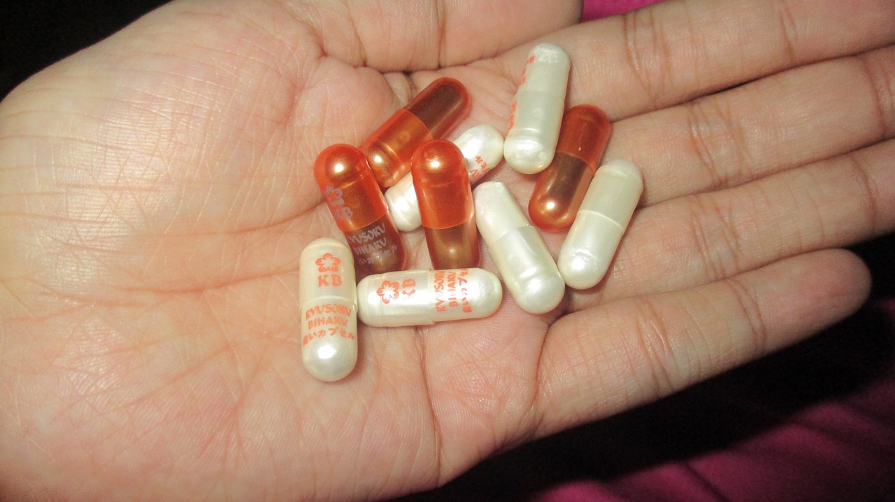 capsules medicine pills free photo