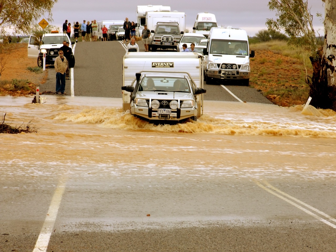 car caravan flood free photo