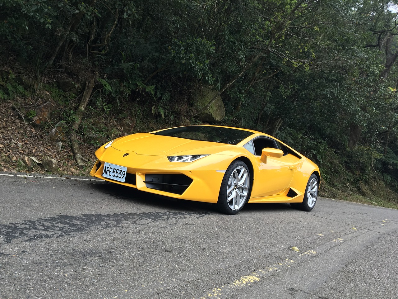 car lamborghini yellow free photo