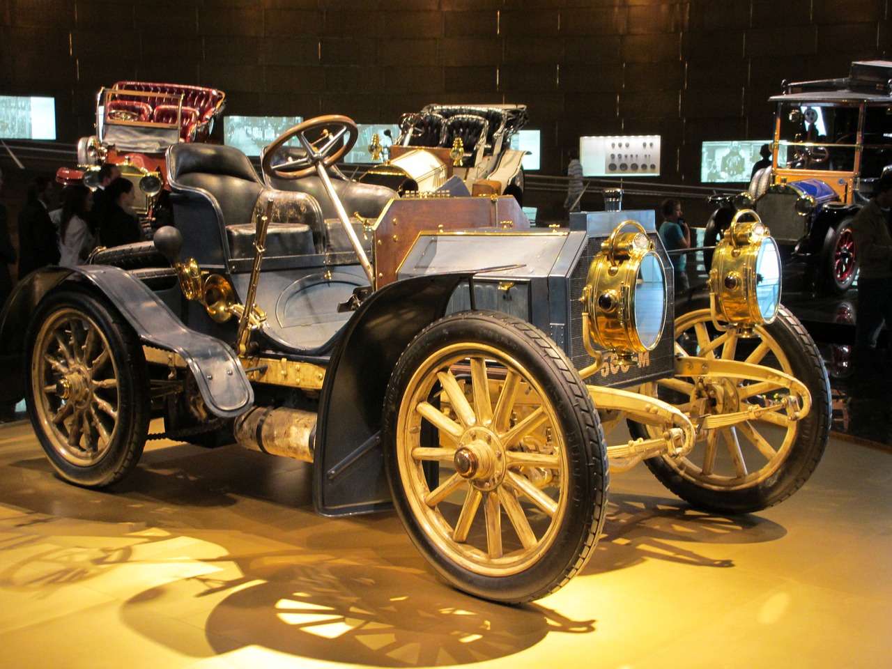 car museum mercedes bentz free photo