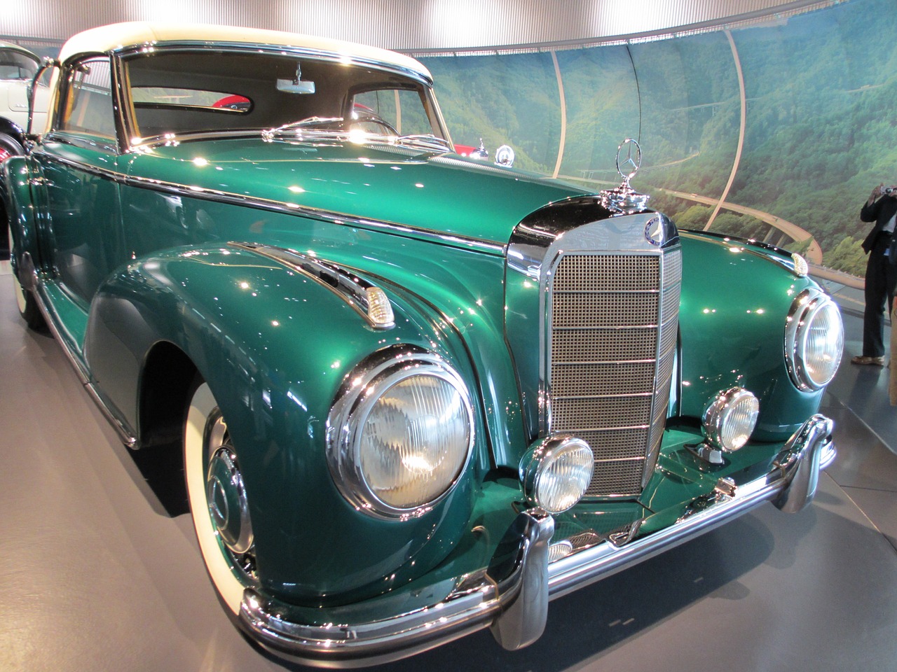 car museum mercedes bentz free photo