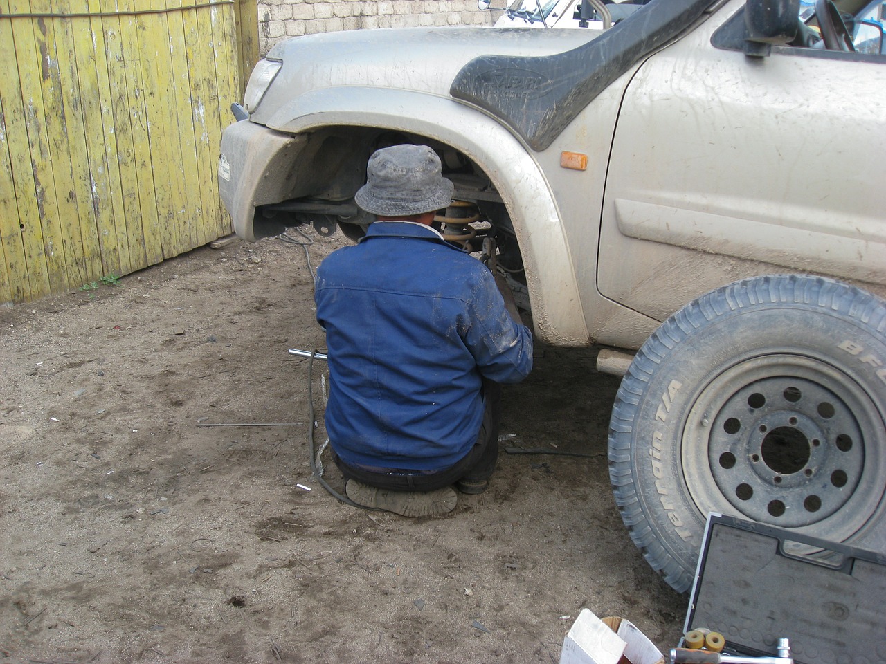car breakdown garage mongolia free photo