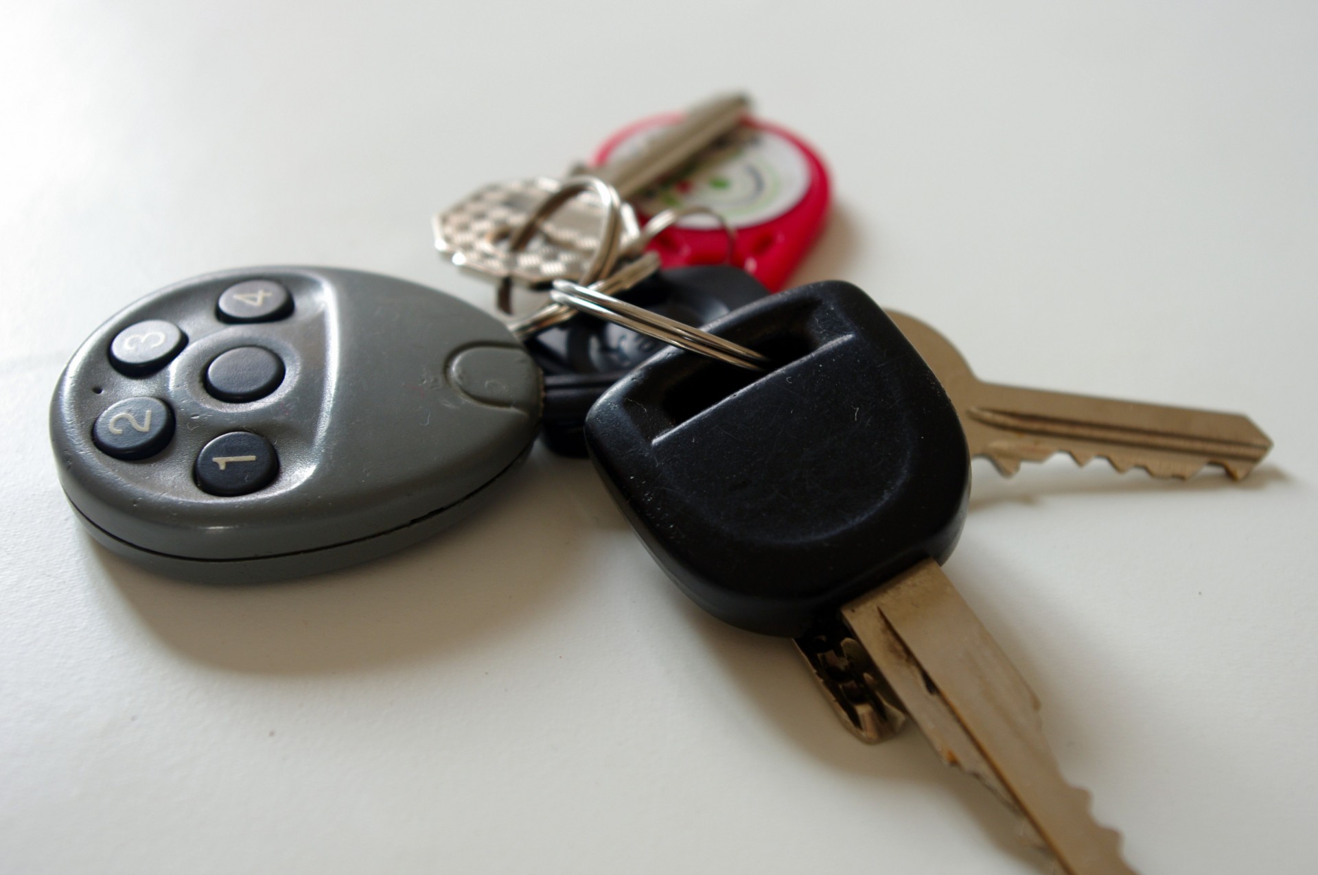 isolated car keys free photo
