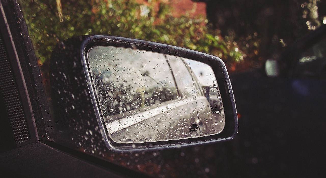 car mirror raining rain free photo