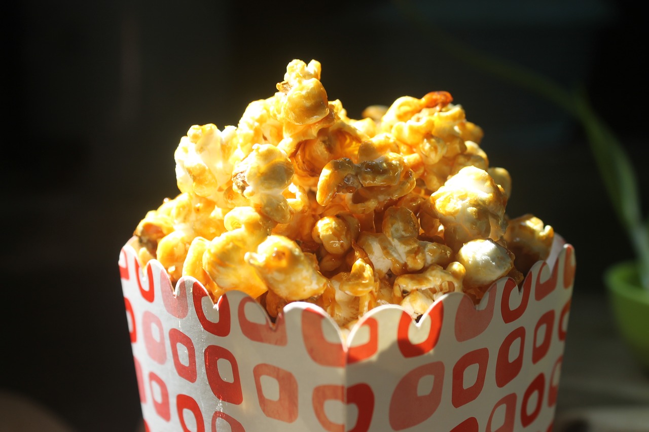 caramel popcorn  popcorn box red dot  snack free photo