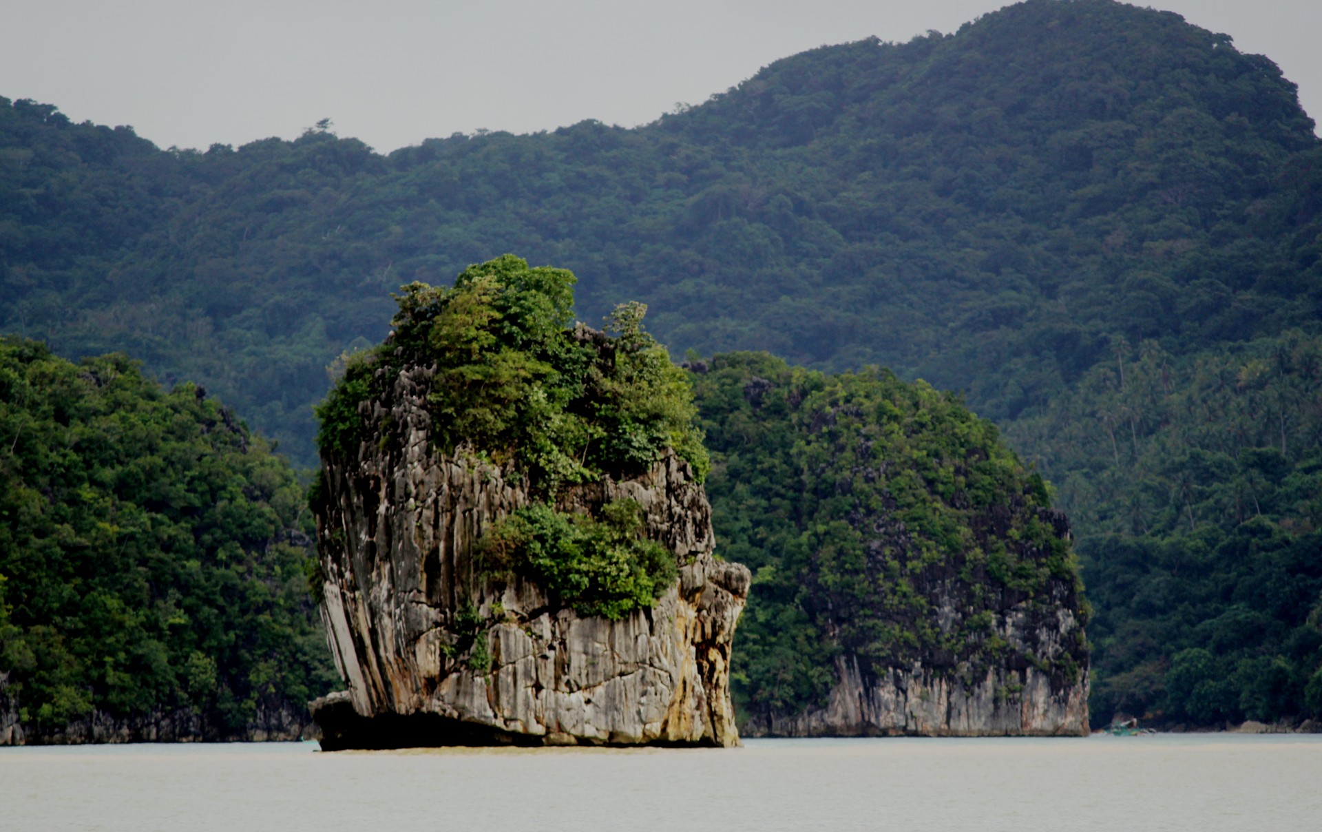 rocks formation caramoan island rocks free photo