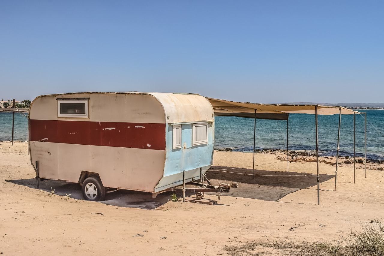 caravan trailer shed free photo