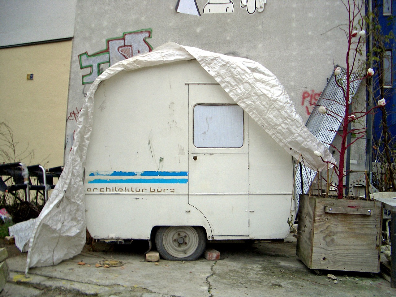 caravan berlin prenzlauerberg free photo