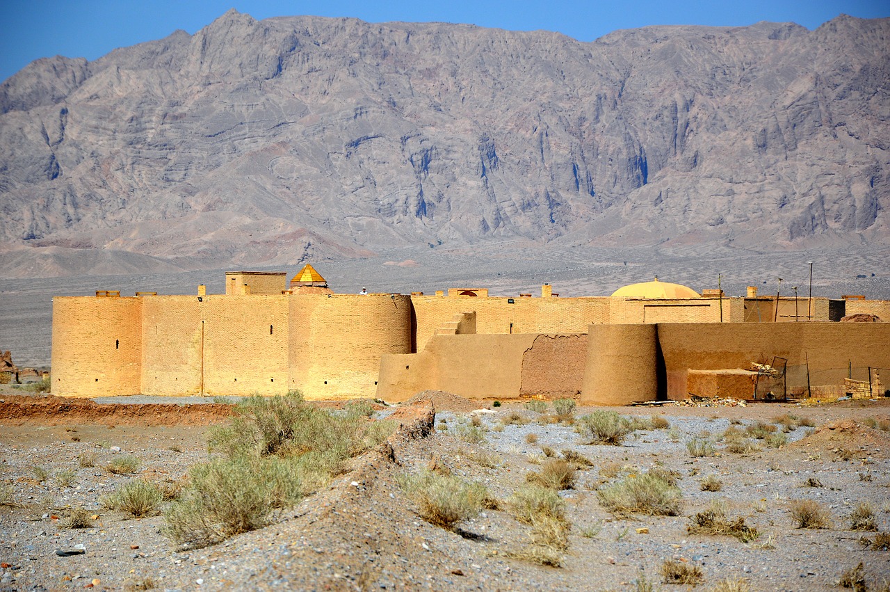 caravanserai  desert  landscape free photo