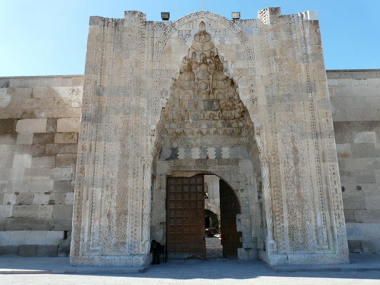 caravanserai sultanhan caravansary decorated portal free photo