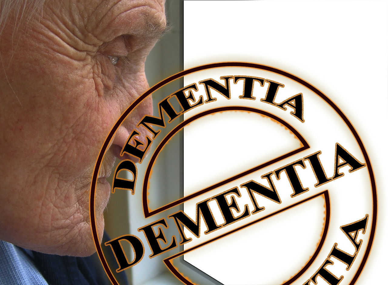 care dementia woman free photo