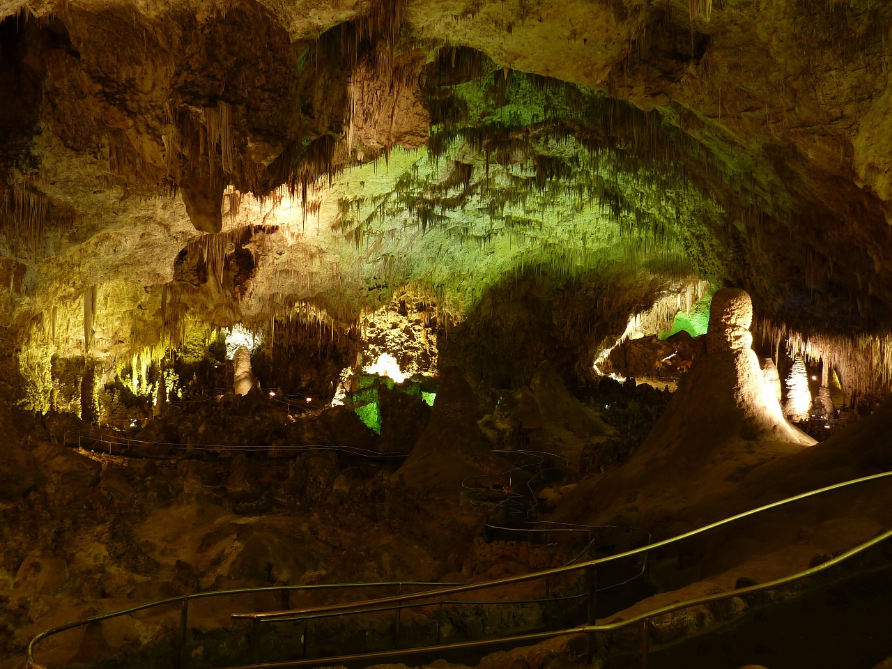 carlsbad carlsbad caverns stalactite cave free photo