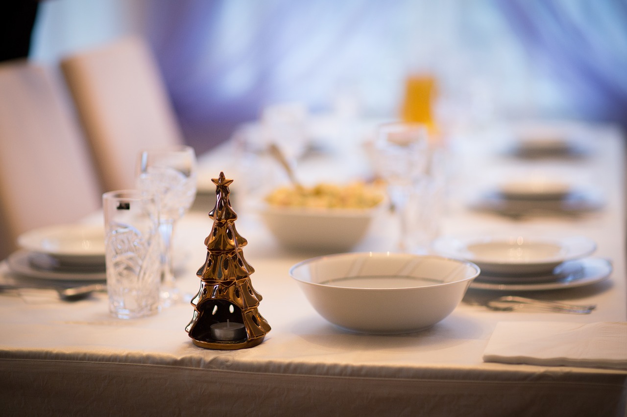 carol  dining table  christmas free photo