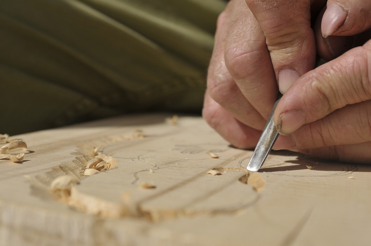 carpenter  sculpting  wood free photo