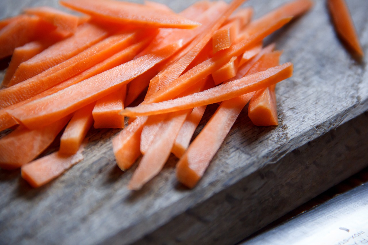 carrot vegetable cut free photo