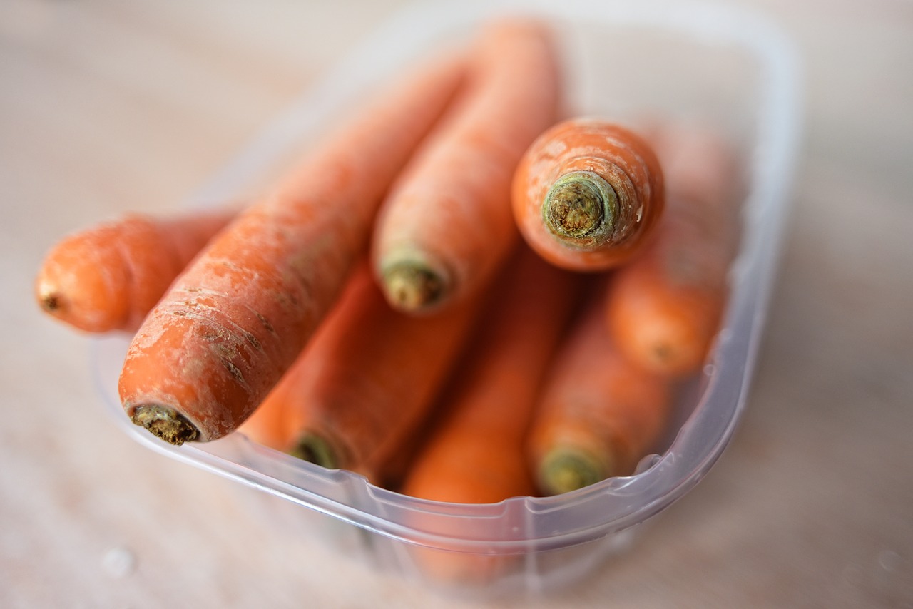 carrot  vegetable  root vegetable free photo