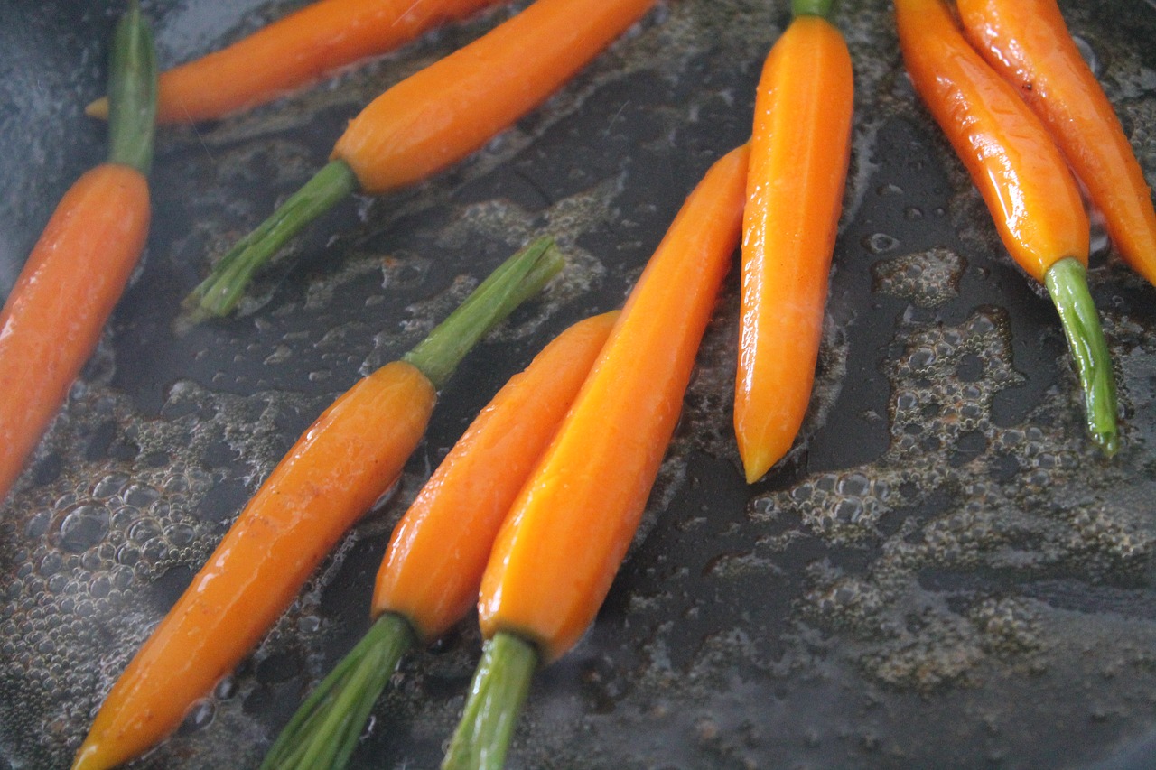 carrots  pan  nutrition free photo
