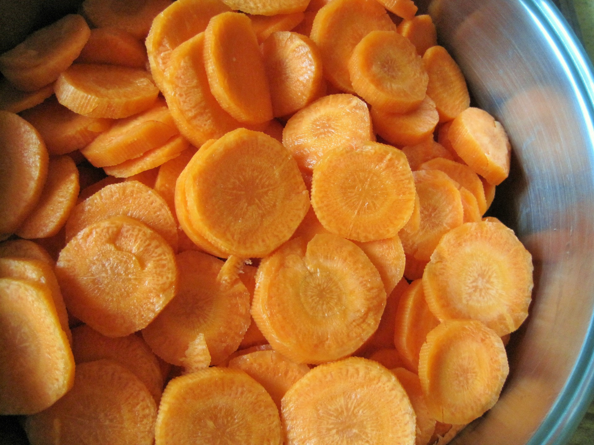 pot carrots disks free photo