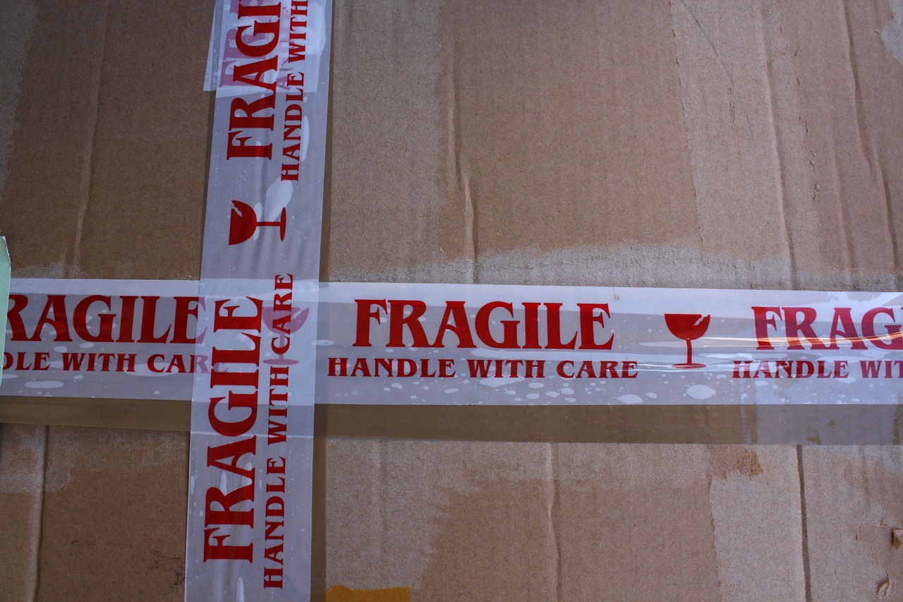 carton fragile fragile cardboard free photo