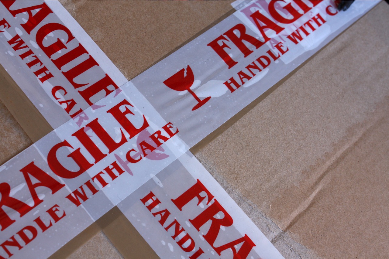 carton fragile fragile cardboard free photo