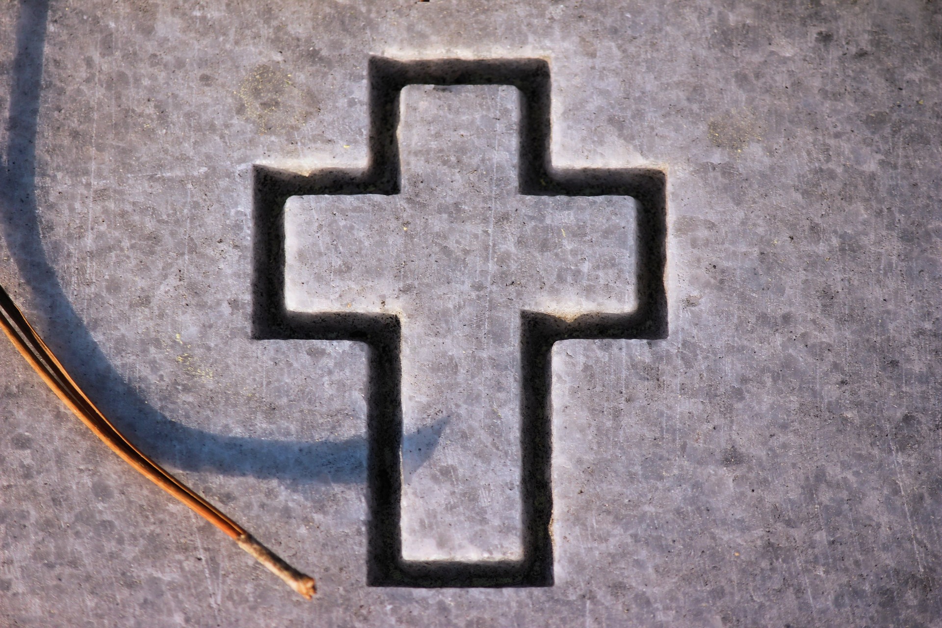 carving cross headstone free photo