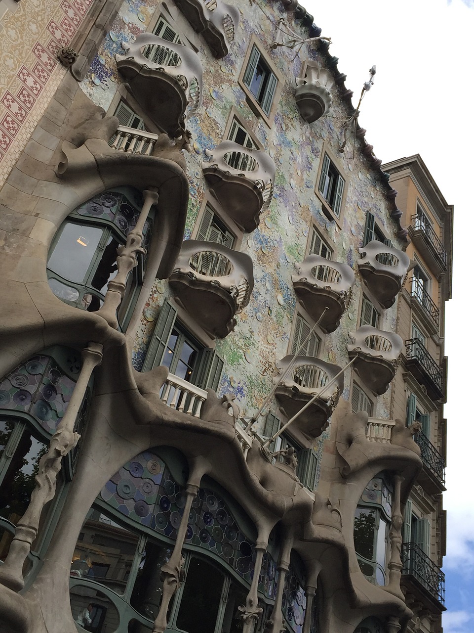 casa batlo barcelona fun free photo