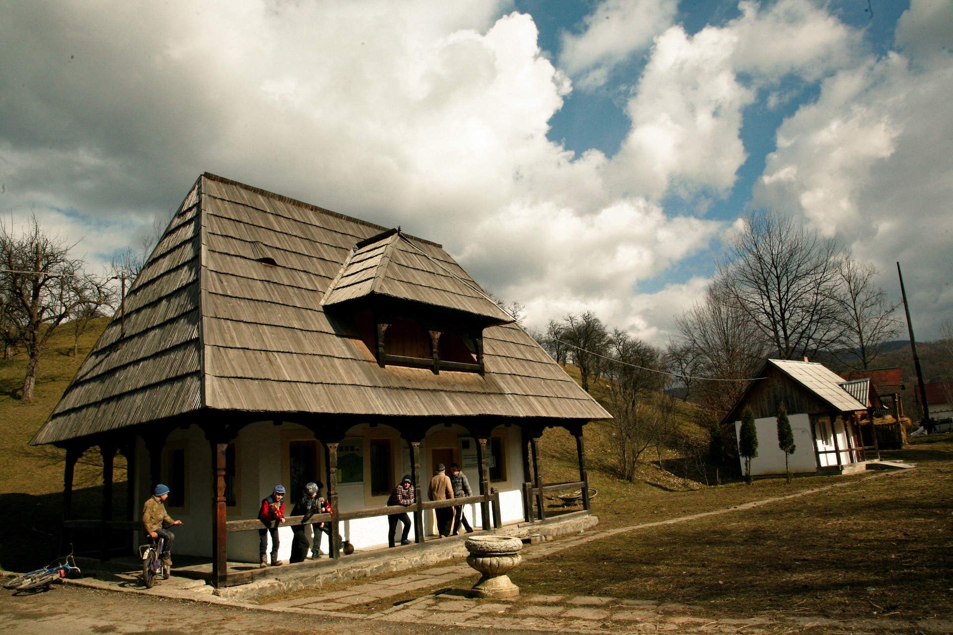 house museum sighet sky free photo