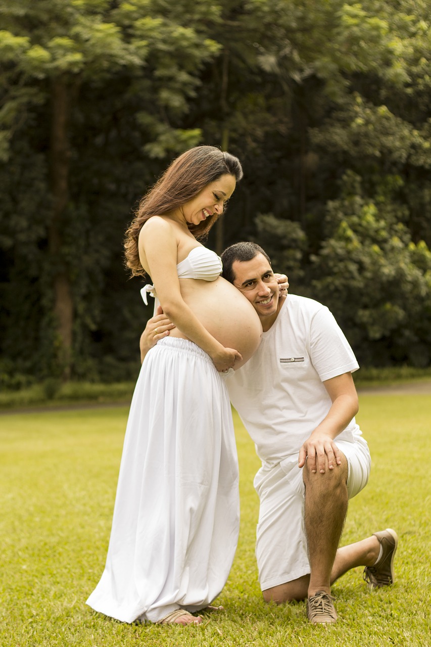 casal pregnant pregnant woman free photo