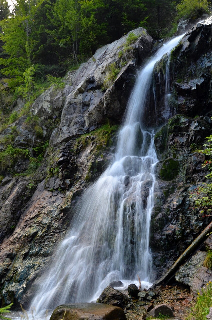 cascada varciorog waterfall the apuseni mountains free photo