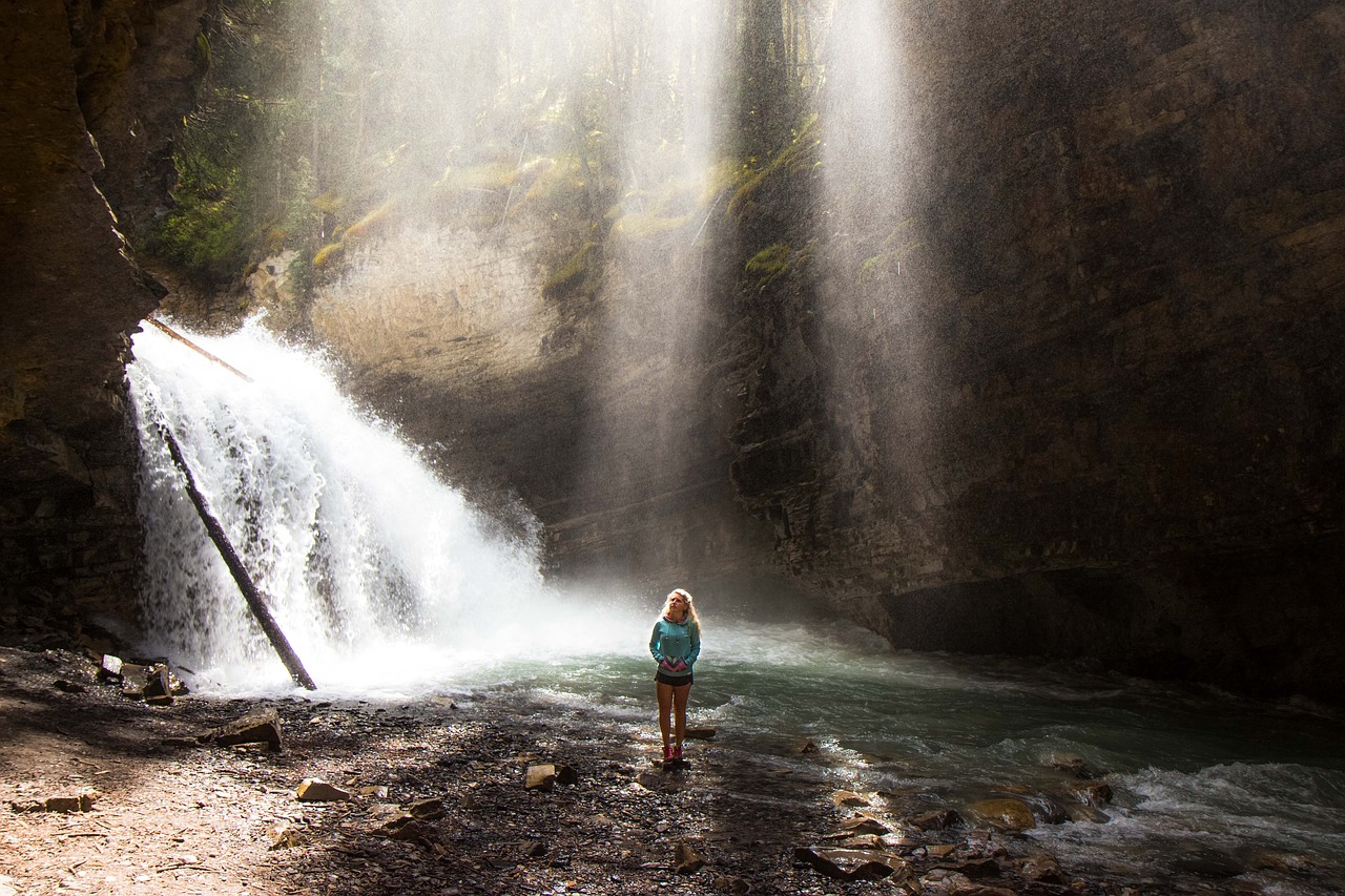 cascade female person free photo