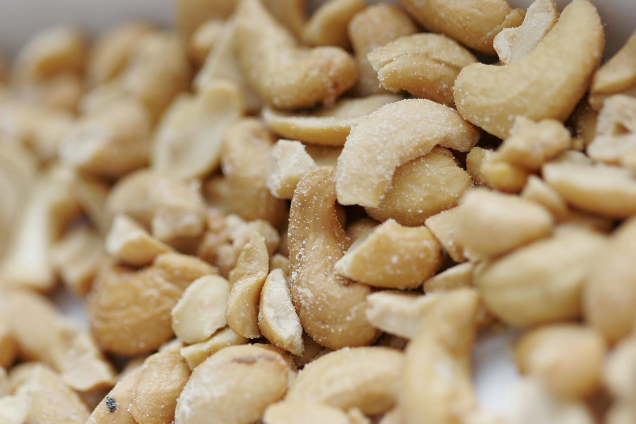 cashew nuts nuts closeup free photo